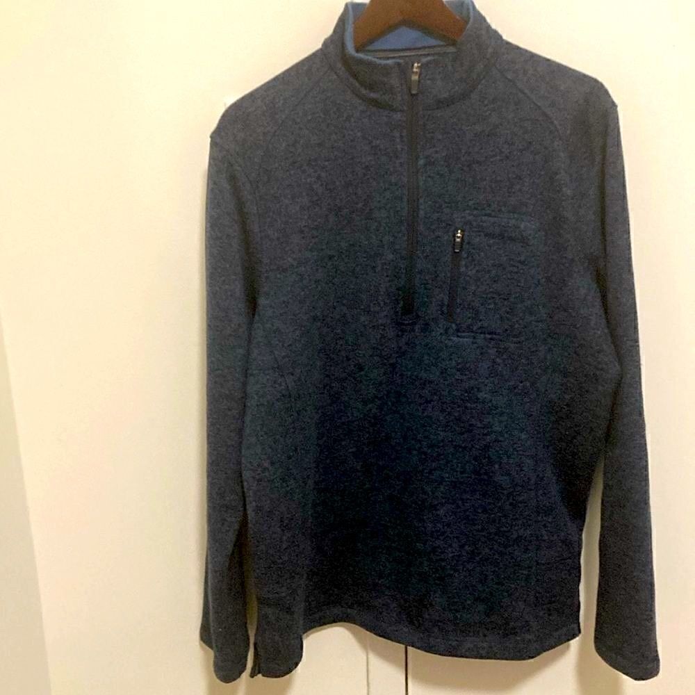 Woolrich Mens 1/4 zip Pullover Top with Long Sleeve in Blue/Black. Size Large.